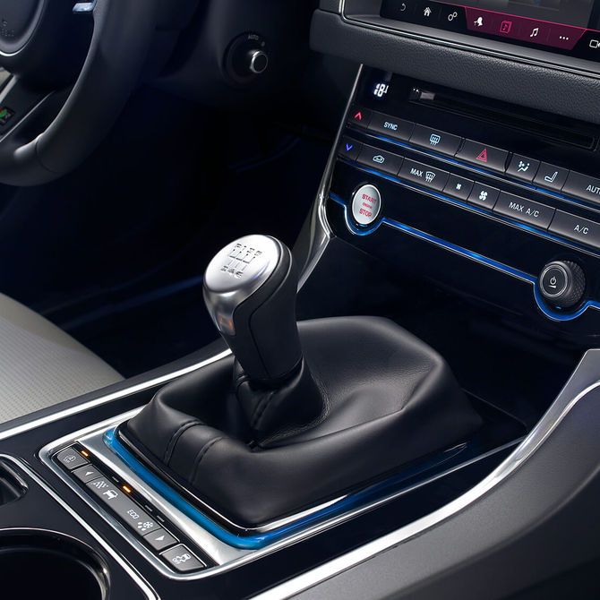 Jaguar XF Interior | Peter Vardy Aberdeen